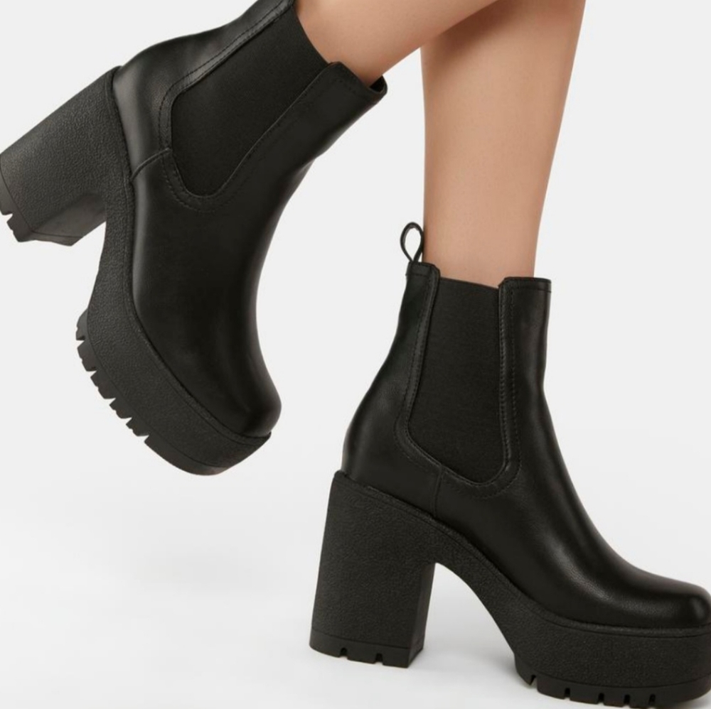 Chelsea platform boots, size 6.5, black. NEW, never worn